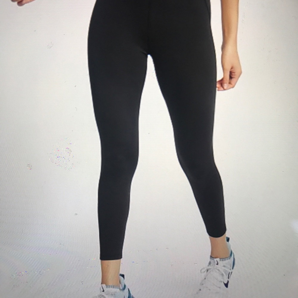 Last chance Nike Sculpt Dri-fit cropped leggings